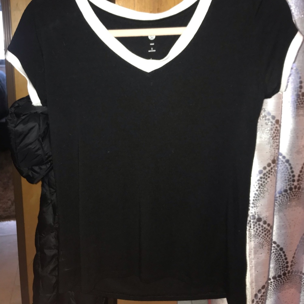 black/white casual vneck 🔸buy 1 get 1 50%🔶